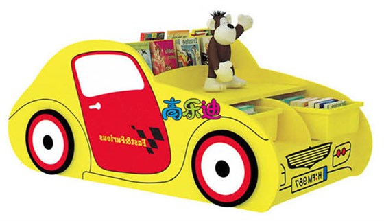 小汽车造型的书柜让孩子们眼前一亮，格外能激发他们的好奇心。