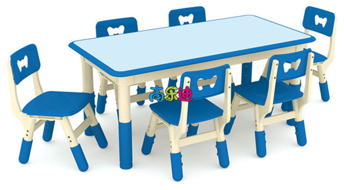 这款湖蓝色的桌椅看上去格外的靓丽，椅子上的蝴蝶结元素让整套桌椅瞬间变得灵动起来。