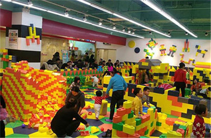 EPP积木儿童乐园不仅有着强大的聚集人气的作用，也是一项不错的亲子类游乐项目哦！