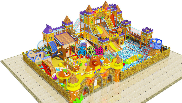 这款城堡主题的儿童游乐场采用了紫色和明黄色，如皇城般金碧辉煌